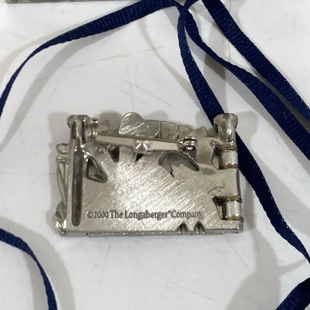 Longaberger‎ Collectors Club Cottage Gate Basket Tie On/Lapel Pin - NIB - #73326